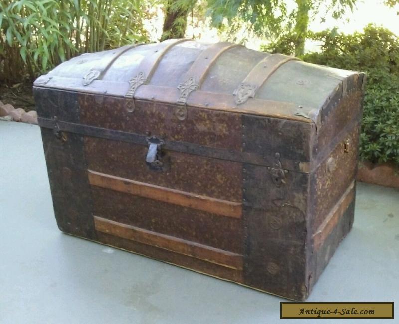 Vintage Classic Antique Wood & Metal Barrel Top Steamer Trunk Treasure Chest for Sale in United ...