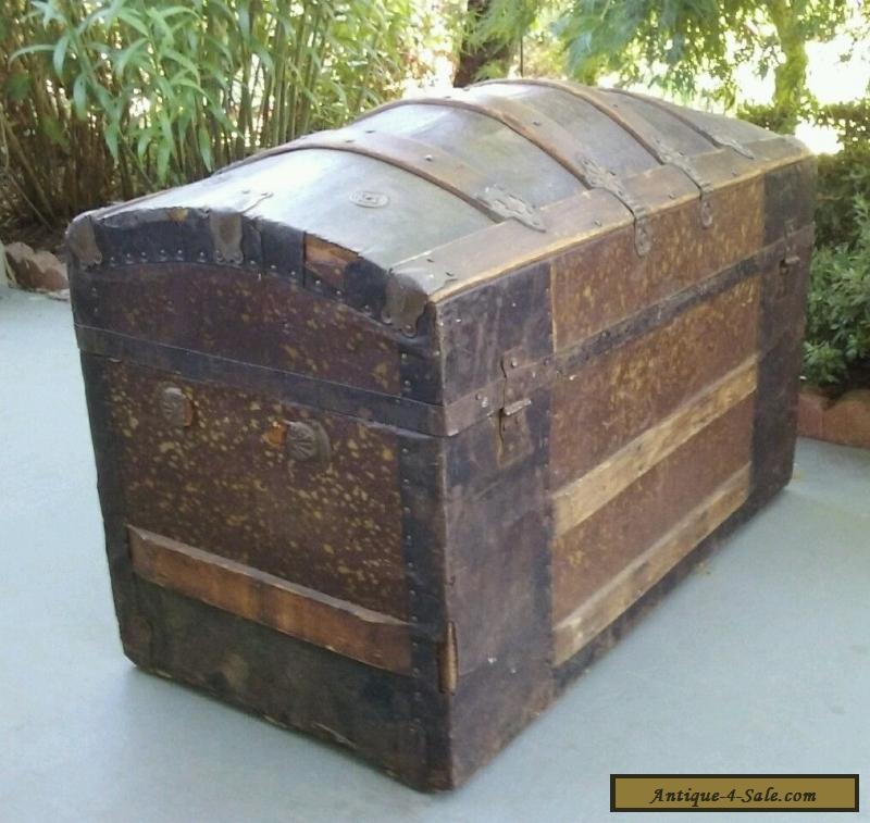 Vintage Classic Antique Wood & Metal Barrel Top Steamer Trunk Treasure Chest for Sale in United ...