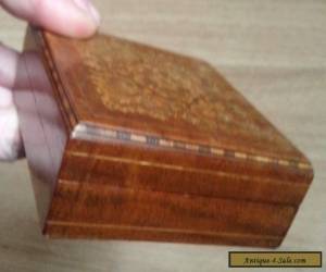 Item SMALL ANTIQUE SQUARE WOODEN TRINKET BOX. WITH VENEERED, HINGED LID.  for Sale