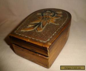 Item ANTIQUE CARVED WOODEN COLLAR BOX for Sale