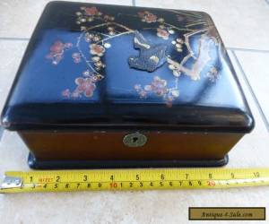 Item Vintage Chinese Decorated Lacquered Trinket Box for Sale