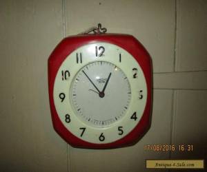 Item Vintage / Retro Smiths Kitchen Wall Clock in Red and Cream plastic / Bakelite  for Sale