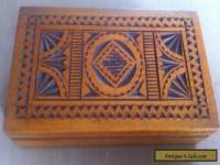 ANTIQUE / VINTAGE WOODEN BOX WITH BEAUTIFUL CARVED DETAIL ALL AROUND IT.