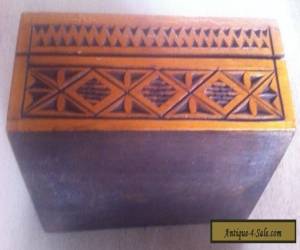 Item ANTIQUE / VINTAGE WOODEN BOX WITH BEAUTIFUL CARVED DETAIL ALL AROUND IT. for Sale