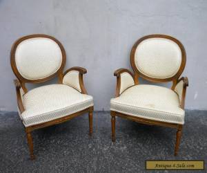 Item Pair of French Carved Living Room Side by Side Chairs 5546 for Sale