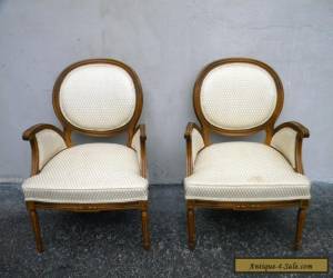 Item Pair of French Carved Living Room Side by Side Chairs 5546 for Sale