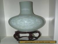 ANTIQUE LARGE 19c CELADON VASE BAT DECORATION ON FITTED WOOD STAND