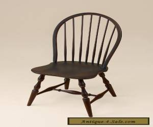 Item Kitchen Windsor Chair - Side - Early American Style Dining Room Furniture - Wood for Sale