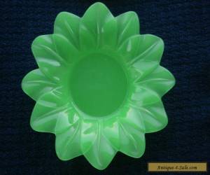 Item Vintage green glass flower shaped trinket dishes (2) - 99 cent start  for Sale