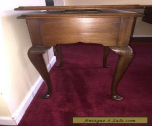 Item HENKEL HARRIS Mahogany Queen Anne Style End Side TV Table Swivel Top VINTAGE for Sale