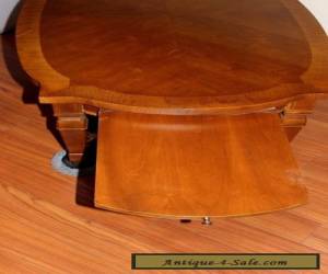 Item DREXEL HERTIAGE COFFEE TABLE VINTAGE W/ TWO PULL OUT SIDE TRAYS for Sale