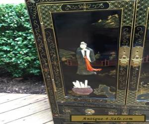 Item CHINESE BLACK LACQUER HARDSTONE CABINET SIDE TABLE for Sale