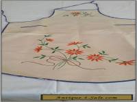 VINTAGE 1930S CALICO EMBROIDERED APRON